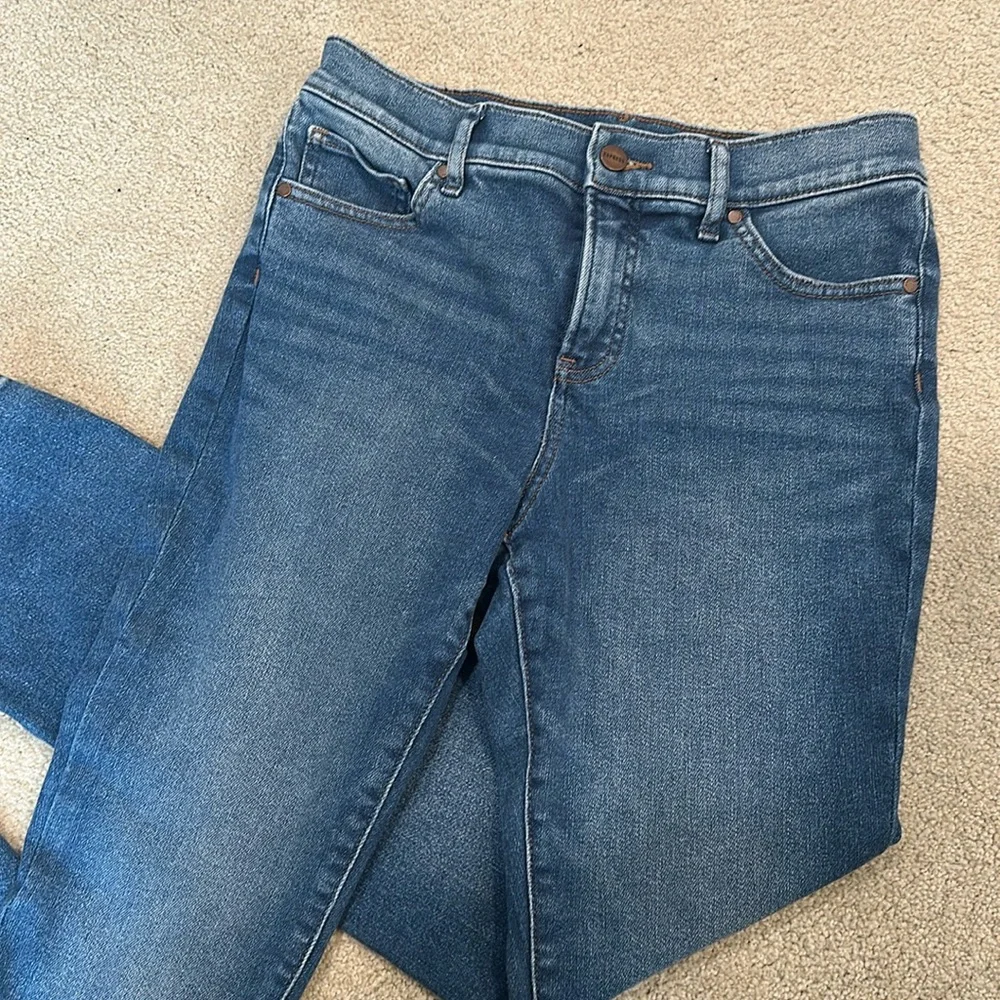 Express Skyscraper Mid Rise Medium Wash Jeans - Picture 3 of 9
